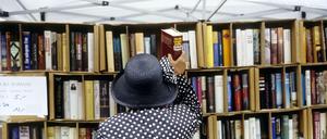 „Wenn man sich ein Buch ausleiht, sollte man es also mit großer Wertschätzung behandeln“, findet unsere Kolumnistin. 