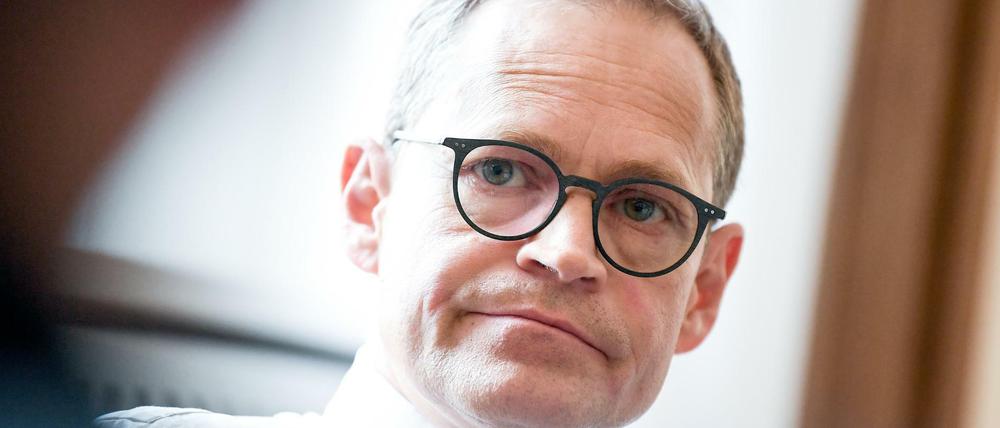 Urlaub unterbrochen. Michael Müller steht im Mittelpunkt eines Streits um Wohnungsbau,