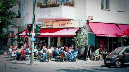 Was ist das Geheimnis eines guten Cafés? Im Sur war es zu spüren: Es ist die Verbindung von Ruhe und Gesellschaft.