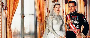 Wie in Trumps Wohnzimmer zur Adventszeit: das Hochzeitsbild von Grace Kelly und Fürst Rainier.