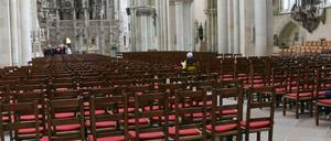 Leere Kirchenstühle - hier im Magdeburger Dom.