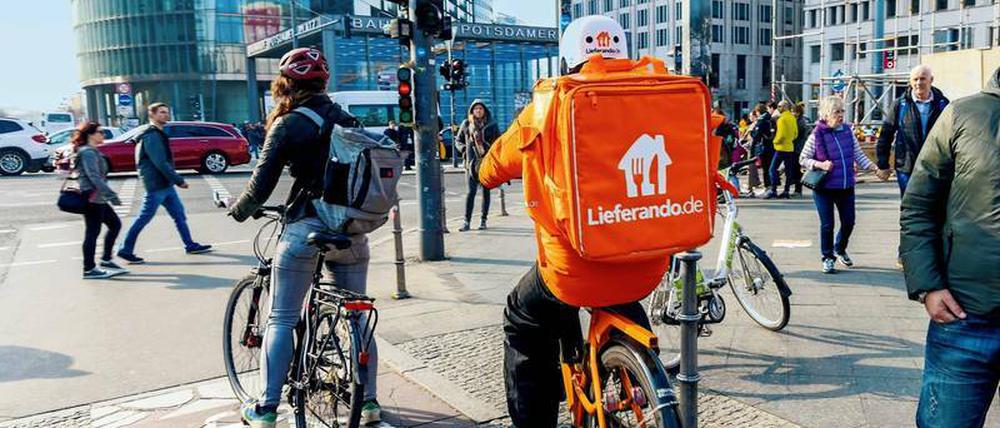 Lieferando ist Marktführer unter den Essensbringdiensten in Berlin. Am Dienstag demonstrieren die Fahrer.