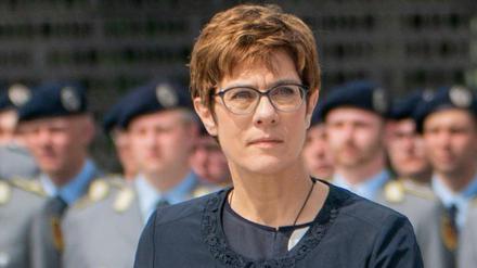 Annegret Kramp-Karrenbauer beim Gelöbnis im Bendlerblock in Berlin