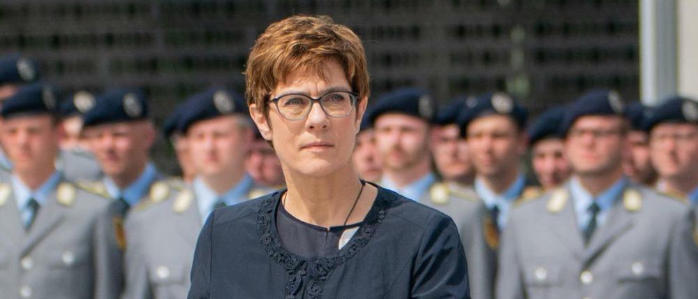 Annegret Kramp-Karrenbauer beim Gelöbnis im Bendlerblock in Berlin