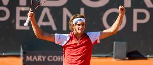 Hoch die Tassen: Alexander Zverev steht beim Turnier am Hamburger Rothenbaum im Achtelfinale.