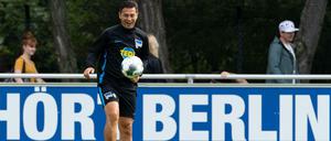 Hört, hört. Ante Covic trainiert jetzt Herthas Profis.