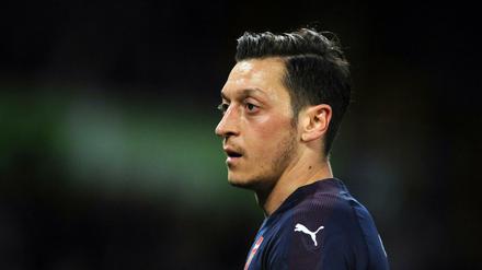 Angriff. Mesut Özil blieb in London unverletzt.
