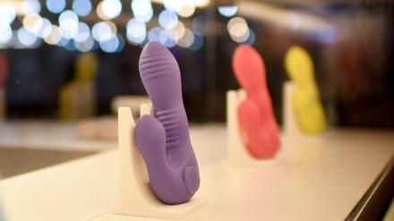 Sex-Spielzeuge sind auf der Erotikmesse Venus ausgestellt. (Symbolbild)