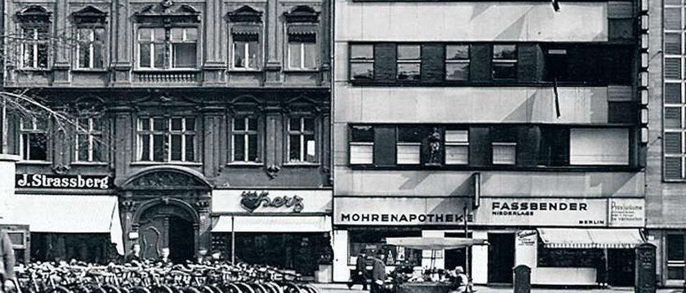 Ein von Adolf Rading entworfenes Geschäftshaus mit Apotheke am Blücherplatz in Breslau, gebaut zwischen 1925 und 1928.