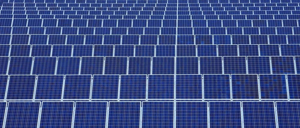 Im Juni haben die Berliner Stadtwerke mit Tempelhof-Schöneberg einen Vertrag zur Installation von Solarpaneelen abgeschlossen.