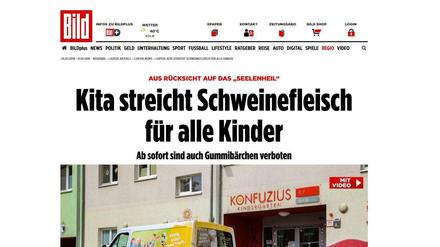 Schlagzeile in der "Bild"-Ausgabe vom 23. Juli und bei bild.de Mittlerweile gilt das Schweinefleisch-Verbot in der Leipziger Kita nicht mehr.