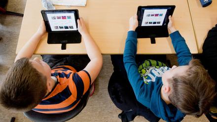 Für den Unterricht bekamen die Jugendlichen jeweils ein Ipad.