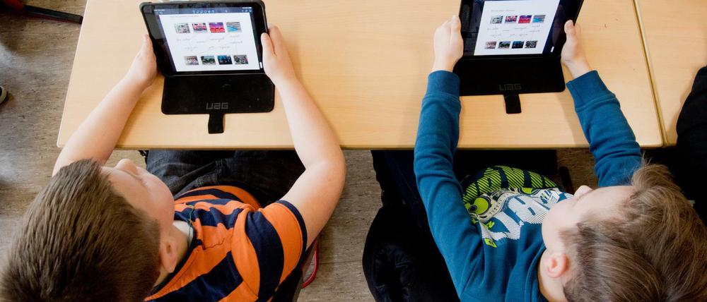 Für den Unterricht bekamen die Jugendlichen jeweils ein Ipad.