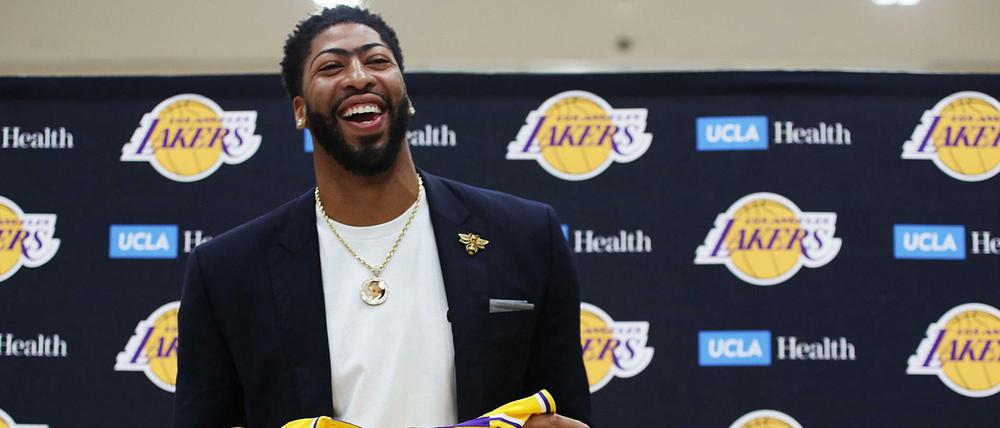 Gute Laune: Superstar Anthony Davis trägt in der kommenden NBA-Saison das Trikot der Los Angeles Lakers.