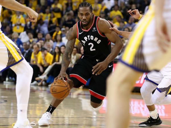 Ab durch die Mitte: In der Finalserie holte sich Kawhi Leonard als bester Spieler mit den Toronto Raptors den NBA-Titel. Nun wechselt er zu den Los Angeles Clippers.