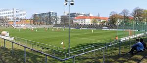 Hier wird nun Regionalliga gespielt: das Hans-Zoschke-Stadion von Lichtenberg 47. 