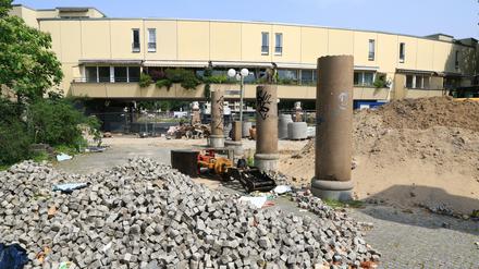 Bald soll hier ein grüner Begegnungsort entstehen. Doch momentan wird der Mehringplatz umgebaut.