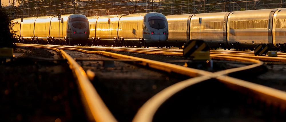 ICEs der Deutschen Bahn am Betriebsbahnhof Rummelsburg