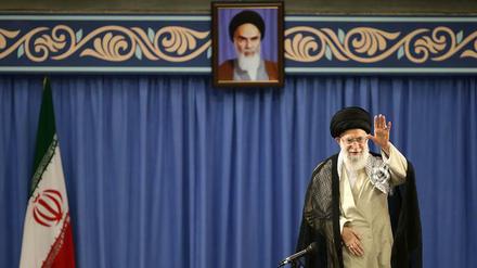 Offizielles Bild des geistigen Oberhaupts des Iran, Ayatollah Ali Khamenei, bei einer Ansprache in Teheran.