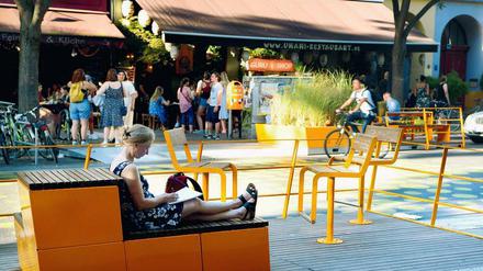 Zeichen und Wunder. Wer die Bergmannstraße in Kreuzberg kennt, der versteht zumindest ein bisschen mehr darüber, warum Berlin als Ganzes ewig unverständlich bleibt. 