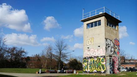 Das Wahrzeichen im Schlesischen Busch: der alte Wachturm der DDR-Grenzer.