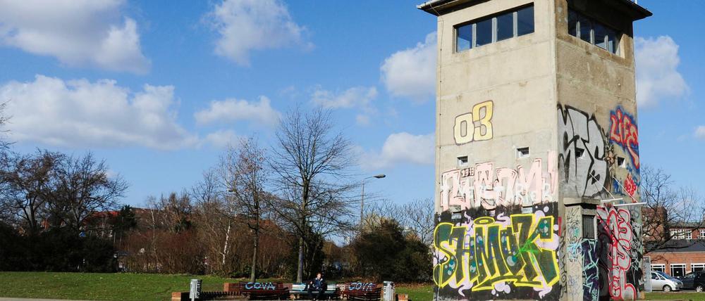 Das Wahrzeichen im Schlesischen Busch: der alte Wachturm der DDR-Grenzer.