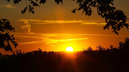 Die Sonne geht unter, doch die Hitze bleibt: Auch in den Nächten gibt es kaum Abkühlung.