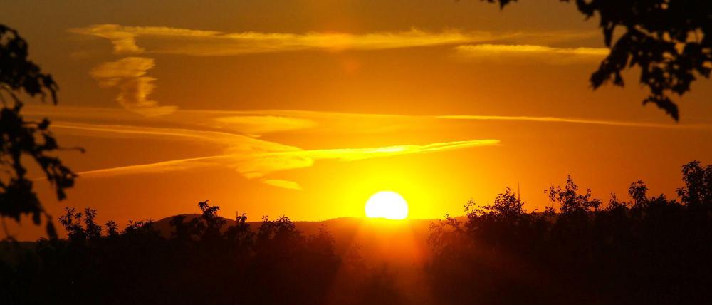 Die Sonne geht unter, doch die Hitze bleibt: Auch in den Nächten gibt es kaum Abkühlung.