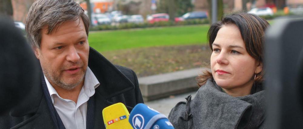07.01.2019, Brandenburg, Frankfurt (Oder): Annalena Baerbock und Robert Habeck, die Bundesvorsitzenden von Bündnis 90/Die Grünen, kommen zur Jahresauftakt-Klausur des Bundesvorstandes in die deutsch-polnische Grenzstadt am Fluss Oder. Foto: Patrick Pleul/dpa-Zentralbild/dpa +++ dpa-Bildfunk +++ | Verwendung weltweit