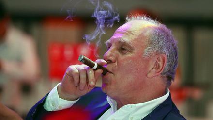 Genießer. Uli Hoeneß weiß, wie er seine Erfolge feiert.