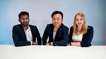Die drei MyHelpBuddy-Gründer Aravinth Palaniswamy (l.), Duc Tam Dam und Christina Papke.