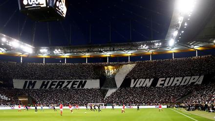 Schwarz und Weiß: Die Fans von Eintracht Frankfurt haben sich in der letzten Saison europaweit einen Namen gemacht.
