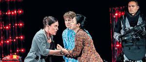 Ein Meer von Gefühlen. Nicole Chevalier als Elettra, Paula Murrihy als Idamante und Ying Fang als Ilia in „Idomeneo“.