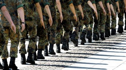Mehr öffentliche Gelöbnisse? Die Meinungen sind gespalten.