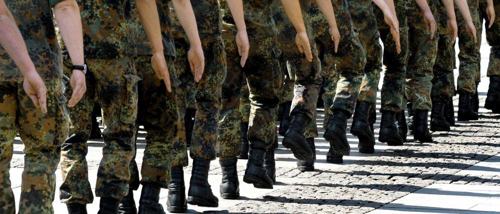 Mehr öffentliche Gelöbnisse? Die Meinungen sind gespalten.