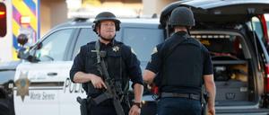 Polizisten nahe dem Tatort in Gilroy