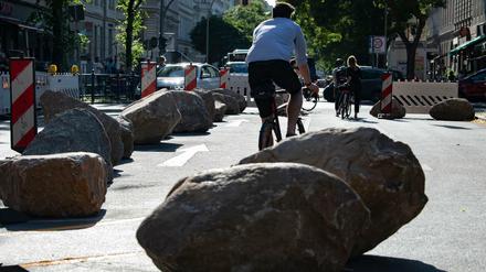 Seit Ende Juni lagen sie in der Bergmannstraße und sorgten für viele Diskussionen. 