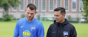 "Ein absoluter Allrounder". Herthas Trainer Ante Covic (r.) lobt seinen Neuzugang Eduard Löwen.