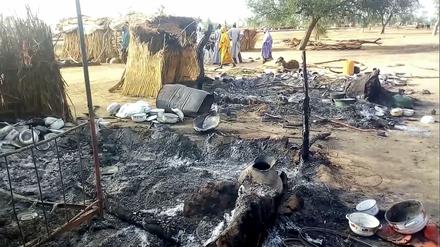 Verkohlte Überreste nach dem Angriff von Boko Haram in Budu.