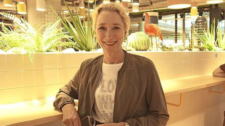 Bikini-Berlin-Chefin Antje Leinemann im überdachten Streetfood-Markt „Kantini“.