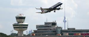 Ein Flugzeug der Gesellschaft British Airways startet 2017 am Flughafen Tegel (Symbolbild).