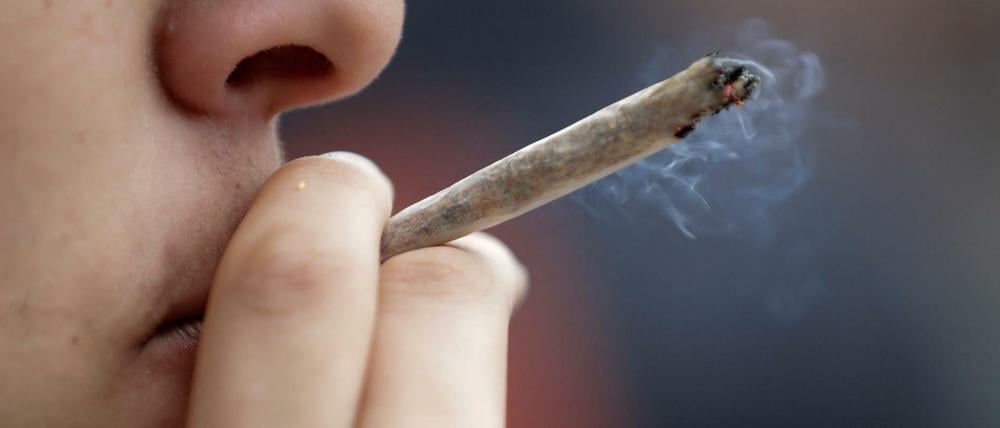 Cannabis ist zwar verboten, in Berlin aber dennoch vielfach erhältlich. Zu den Konsumenten zählen zunehmend auch Kinder und Jugendliche.