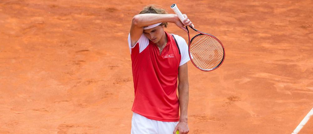 Fassungslos. Zwei Matchbälle reichten Alexander Zverev nicht zum Finaleinzug in Hamburg.