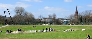 Besucher im Görlitzer Park in Berlin-Kreuzberg.