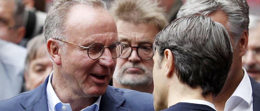 Ungleiches Paar. Karl-Heinz Rummenigge achtet genau darauf, was Niko Kovac sagt.