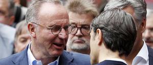 Ungleiches Paar. Karl-Heinz Rummenigge achtet genau darauf, was Niko Kovac sagt.