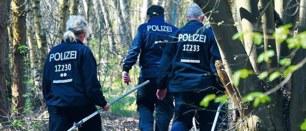 Mehr als zehn Jahre nach Georgines Verschwinden suchten Ermittler Spuren im Wald bei Brieselang (Oberhavel).
