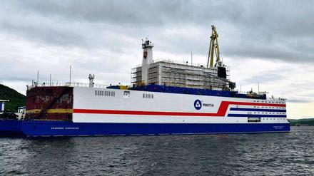 Die „Akademik Lomonossow“ im Hafen von Murmansk. 