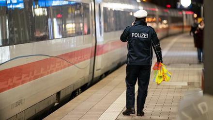 Mehr Polizei in Zügen und an Bahnhöfen?