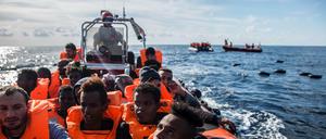 Rettung von Migranten auf dem Mittelmeer (Archivbild) 